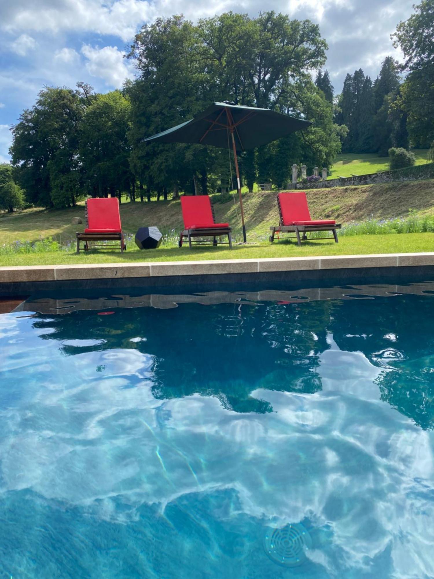 Domaine De Montmery Sa Piscine Son Jardin Ses Espaces Ambazac Buitenkant foto
